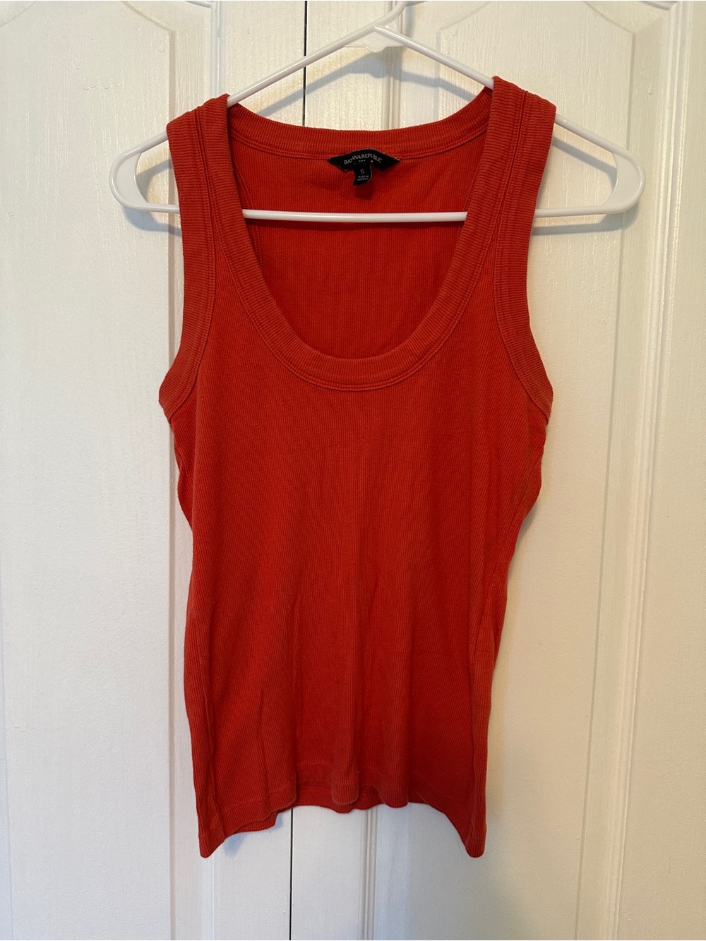 Banana Republic Rust Colored Ribbed Scoop Neck Tank